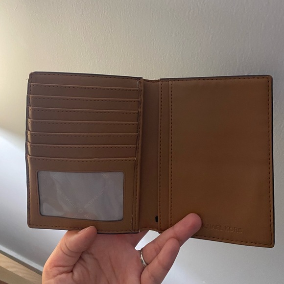 Michael Kors passport holder and wallet - Picture 2 of 3